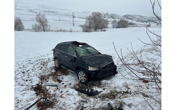 Jeep şarampole devrildi, kazada 1 kişi yaralandı (3)