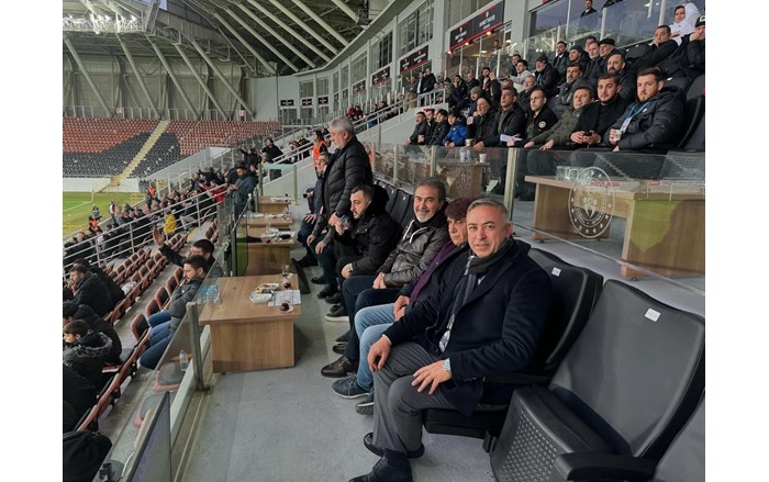 Karşılaşmayı protokol üyeleri de izledi