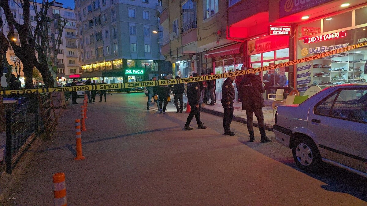 Kavga sırasında yanlışlıkla kendini vuran bir kişi yaralandı (2)