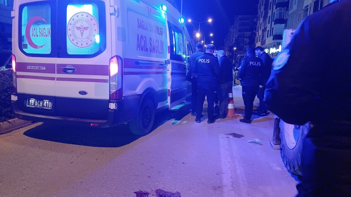 Kavgada husumetlisi tarafından bıçakla yaralanan şahıs hastaneye kaldırıldı (2)