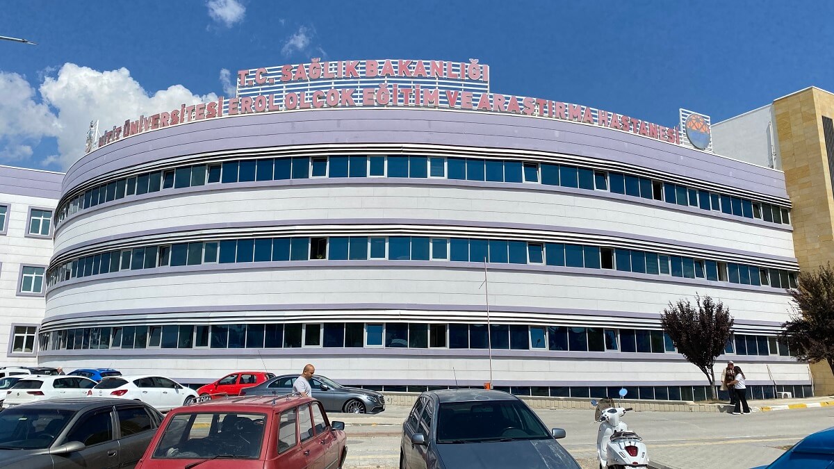 Kavgada yaralanan gençler, hastaneye kaldırıldı