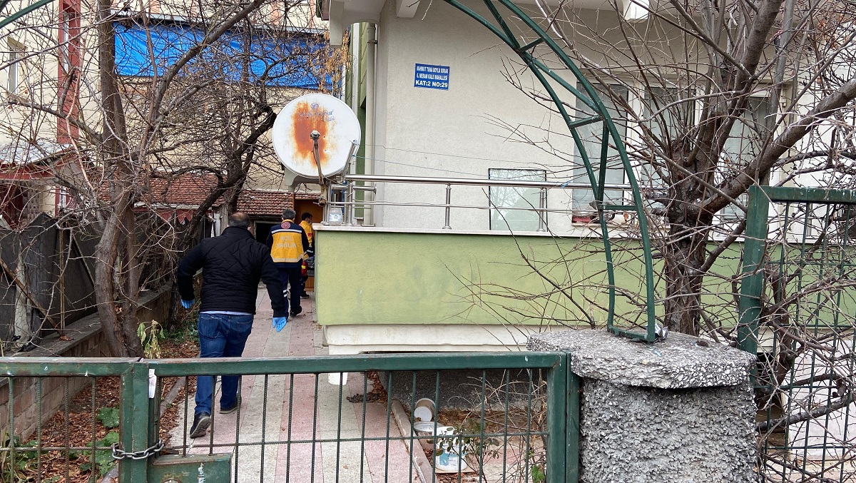 kayıp olarak aranıyordu, evinde ölü bulundu