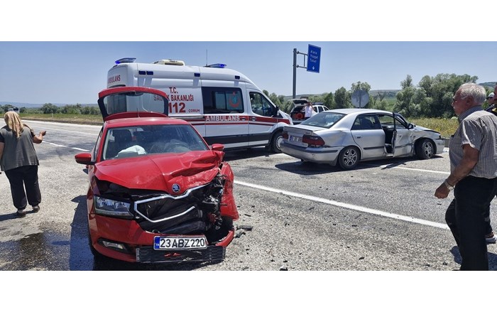 Kaza, Alaca ilçesi Eskiyapar köyü kavşağında meydana geldi (2)