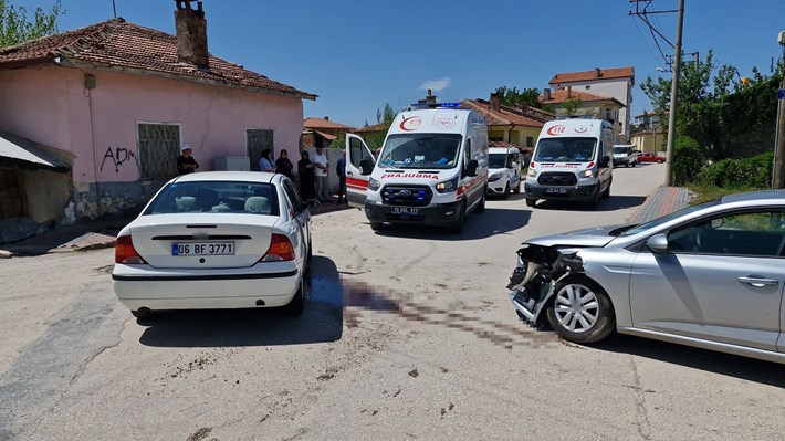 Kaza, Alaca ilçesi Selçuklar Sokak ile Cengiz Topel Sokak kesişiminde meydana geldi (2)