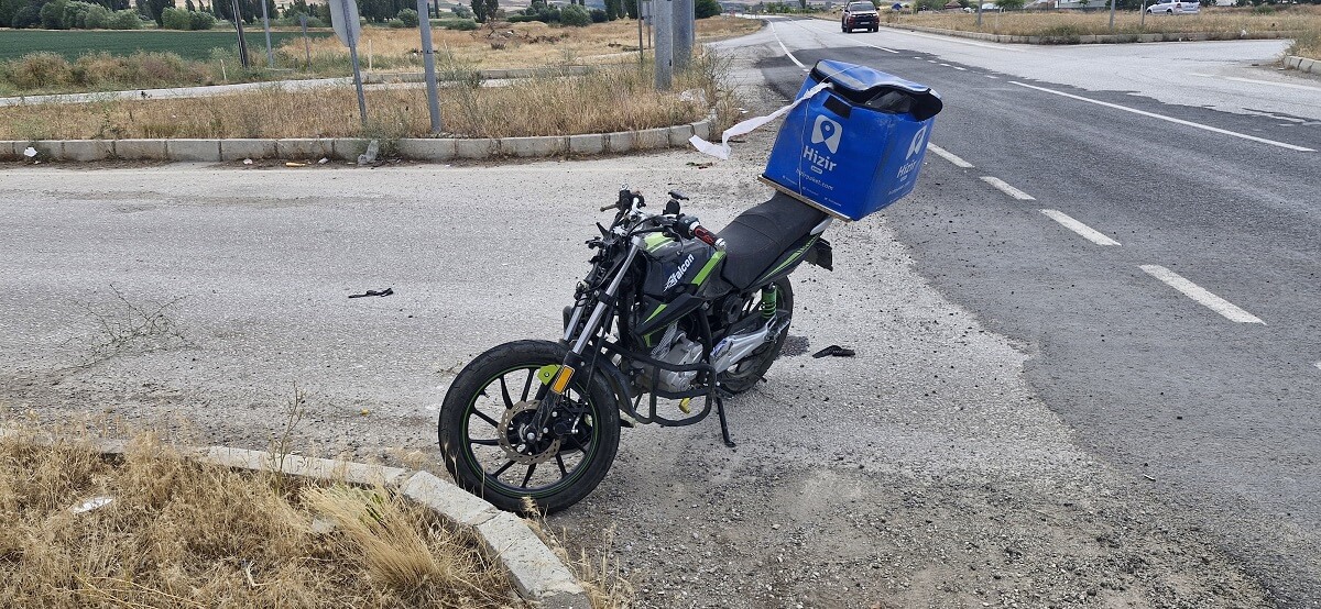 Kaza, Alaca ilçesi Sungurlu Zile karayolu mezbahane kavşağında meydana geldi (1)