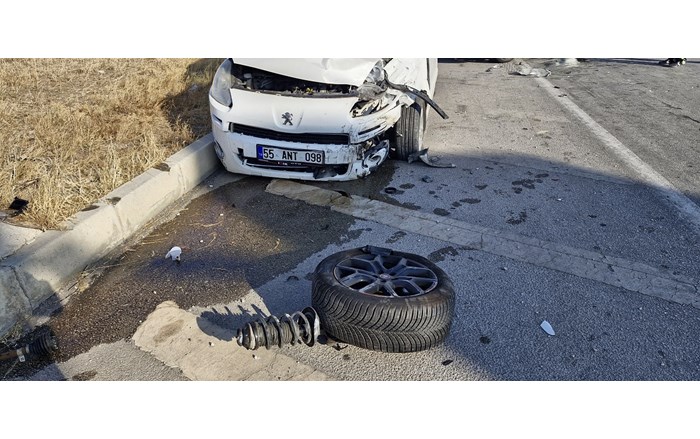 Kaza, Alaca ilçesi Zile kavşağında meydana geldi (3)