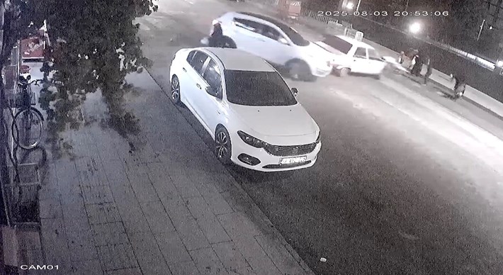 Kaza anı güvenlik kamerasına anbean yansıdı (1)