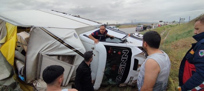 Kaza, Ankara Sungurlu karayolu Organize Sanayi Bölgesi mevkiinde meydana geldi (4)