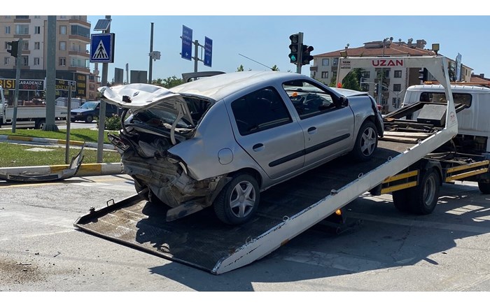 Kaza, Buharaevler Caddesi İlim Yayma Cemiyeti kavşağı üzerinde meydana geldi (1)