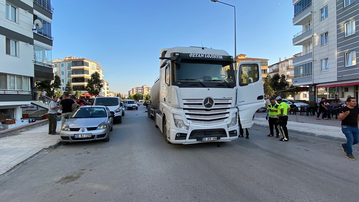 Kaza, Buharevler Mahallesi Dr. Sadık Ahmet Caddesi'nde meydana geldi. (2)