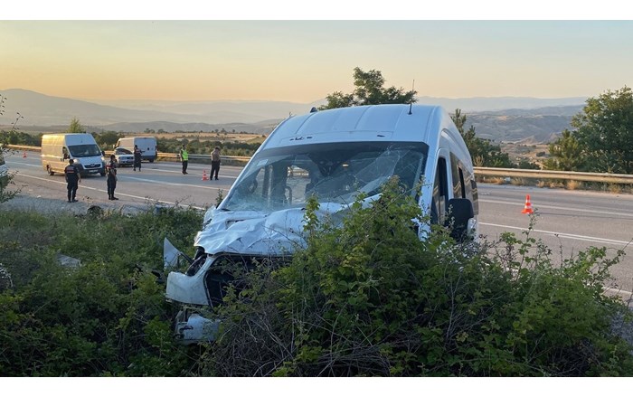 Kaza, Çorum Laçin karayolu Hamamözü yol ayrımı mevkiinde meydana geldi (1)