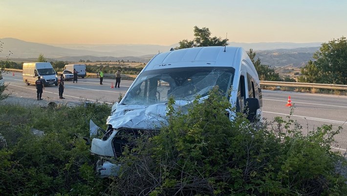 Kaza, Çorum Laçin karayolu Hamamözü yol ayrımı mevkiinde meydana geldi (1)