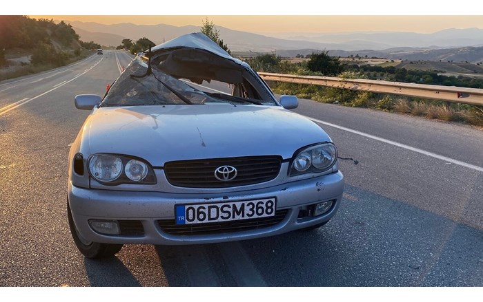 Kaza, Çorum Laçin karayolu Hamamözü yol ayrımı mevkiinde meydana geldi (2)