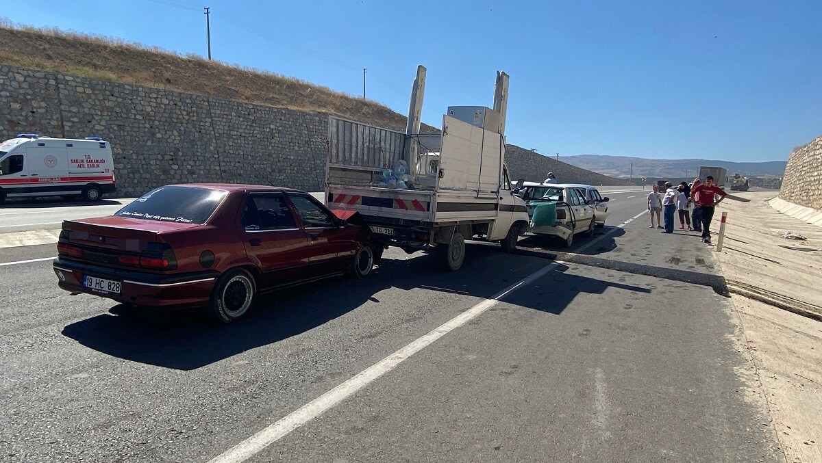 Kaza, Çorum Laçin yolu Bayat Gediği mevkiinde meydana geldi (2)