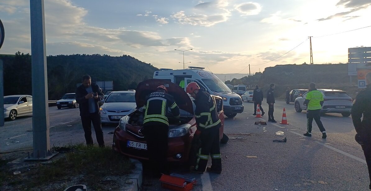 Kaza, Çorum Samsun karayolu Baraj Kavşağı’nda meydana geldi (1)