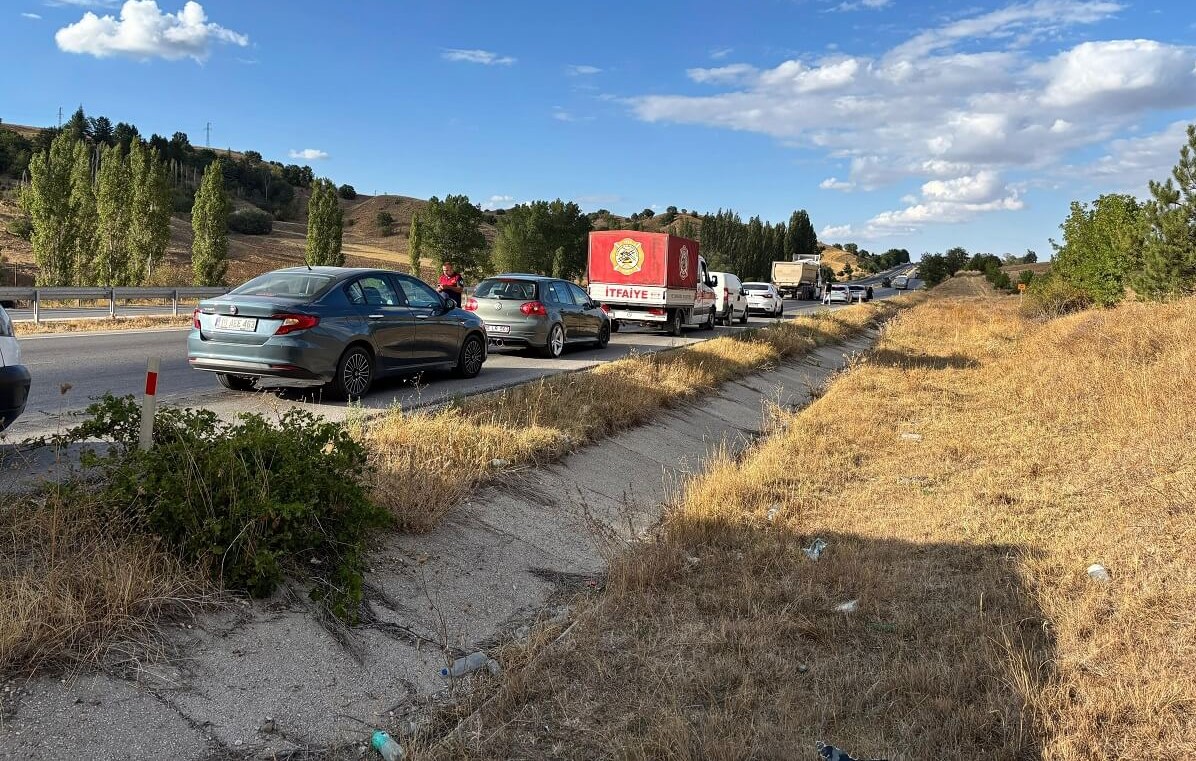 Kaza, Çorum Sungurlu karayolunun 30. kilometresinde meydana geldi (1)
