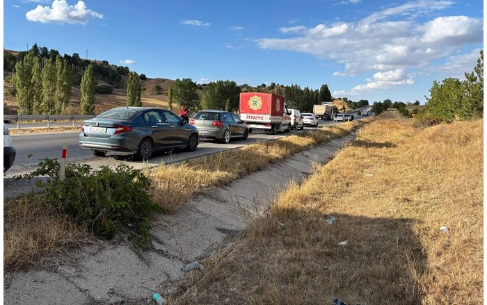 Kaza, Çorum Sungurlu karayolunun 30. kilometresinde meydana geldi (1)