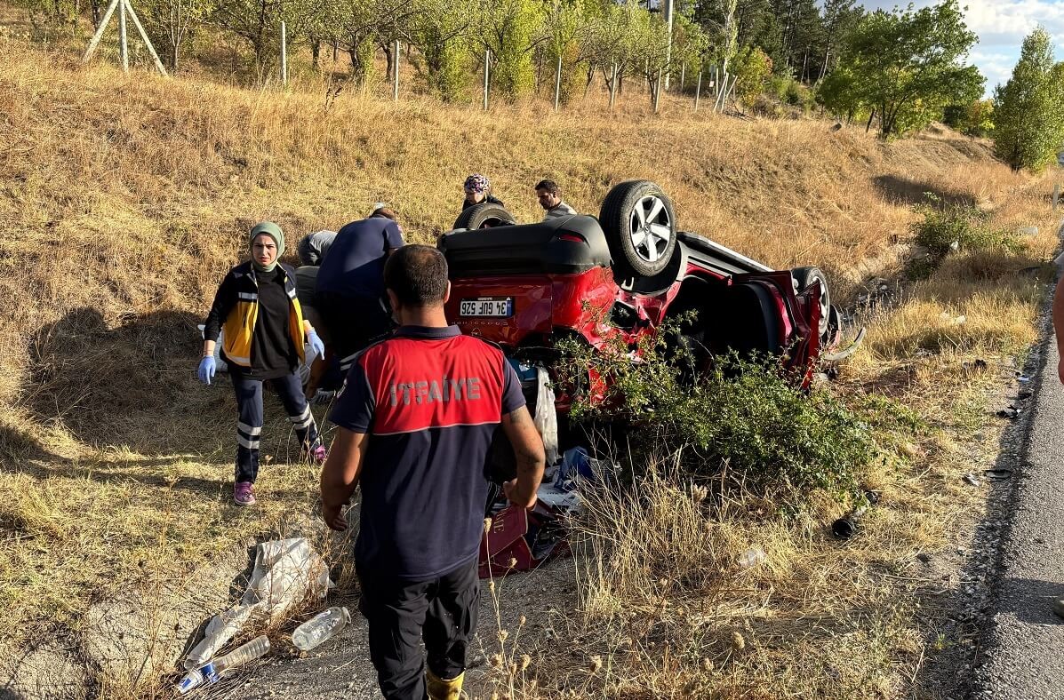 Kaza, Çorum Sungurlu karayolunun 30. kilometresinde meydana geldi (2)