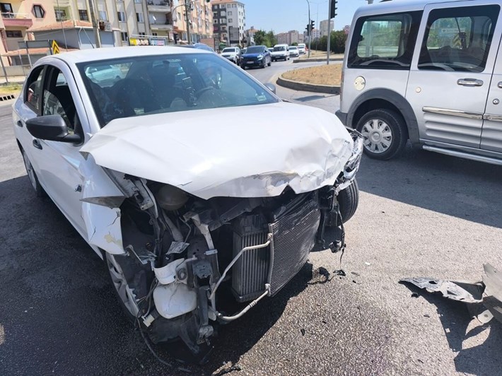 Kaza, Çorum’un Sungurlu ilçesine bağlı Taşköprü kavşağında meydana geldi (1)