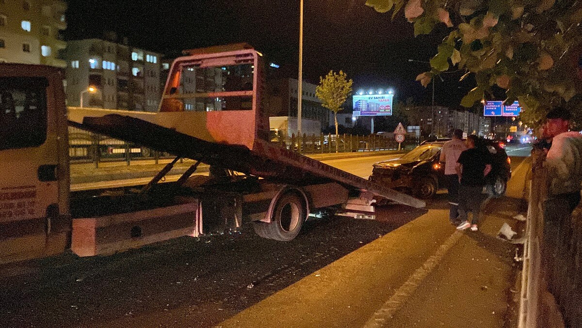 Kaza, gece saatlerinde Çevreyolu Bulvarı'nda meydana geldi (1)