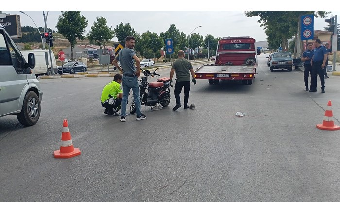 Kaza, İnönü Caddesi Galericiler Sitesi kavşağında meydana geldi (1)