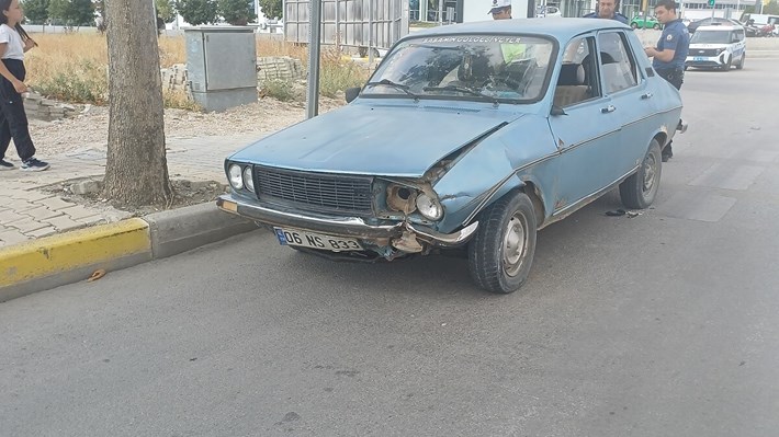 Kaza, İnönü Caddesi Galericiler Sitesi kavşağında meydana geldi (2)
