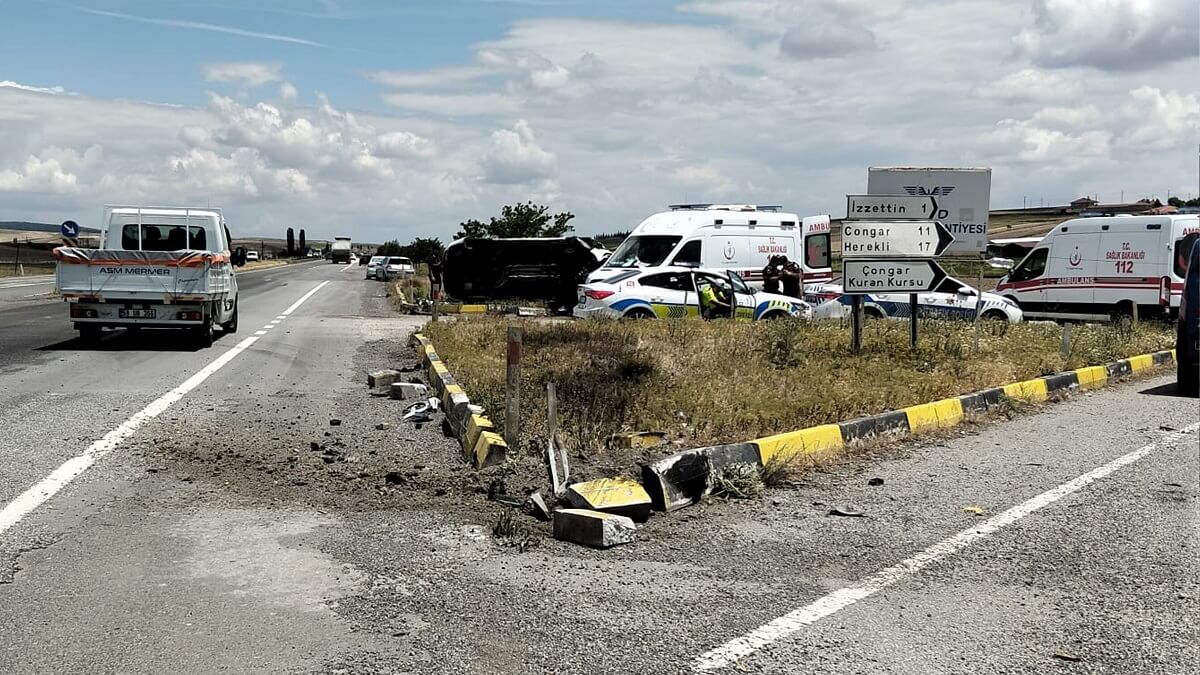 Kaza, Kırıkkale Çorum D200 karayolu üzerindeki İzzettin Köyü Kavşağı'nda meydana geldi (2)