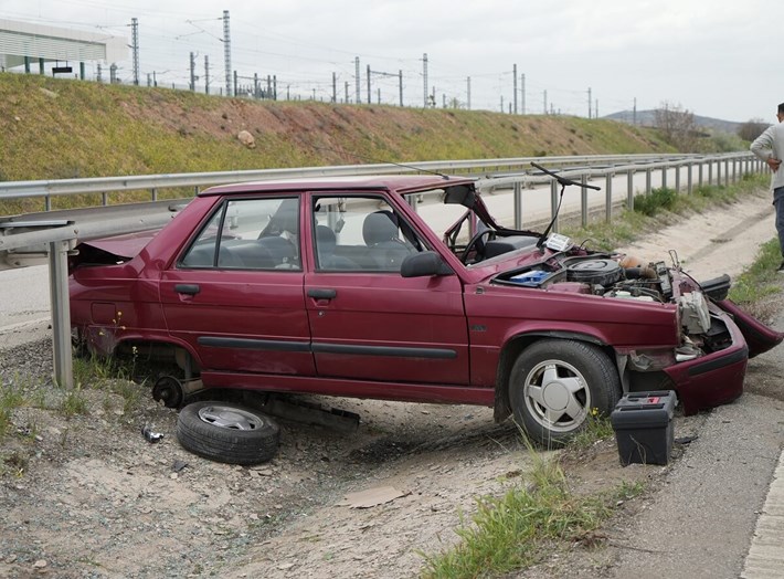 Kaza, Kırıkkale Çorum D200 karayolu Yüksek Hızlı Tren İstasyonu önünde meydana geldi