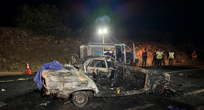 Kazada 3 kişi hayatını kaybetti, 5 kişi yaralandı (1)