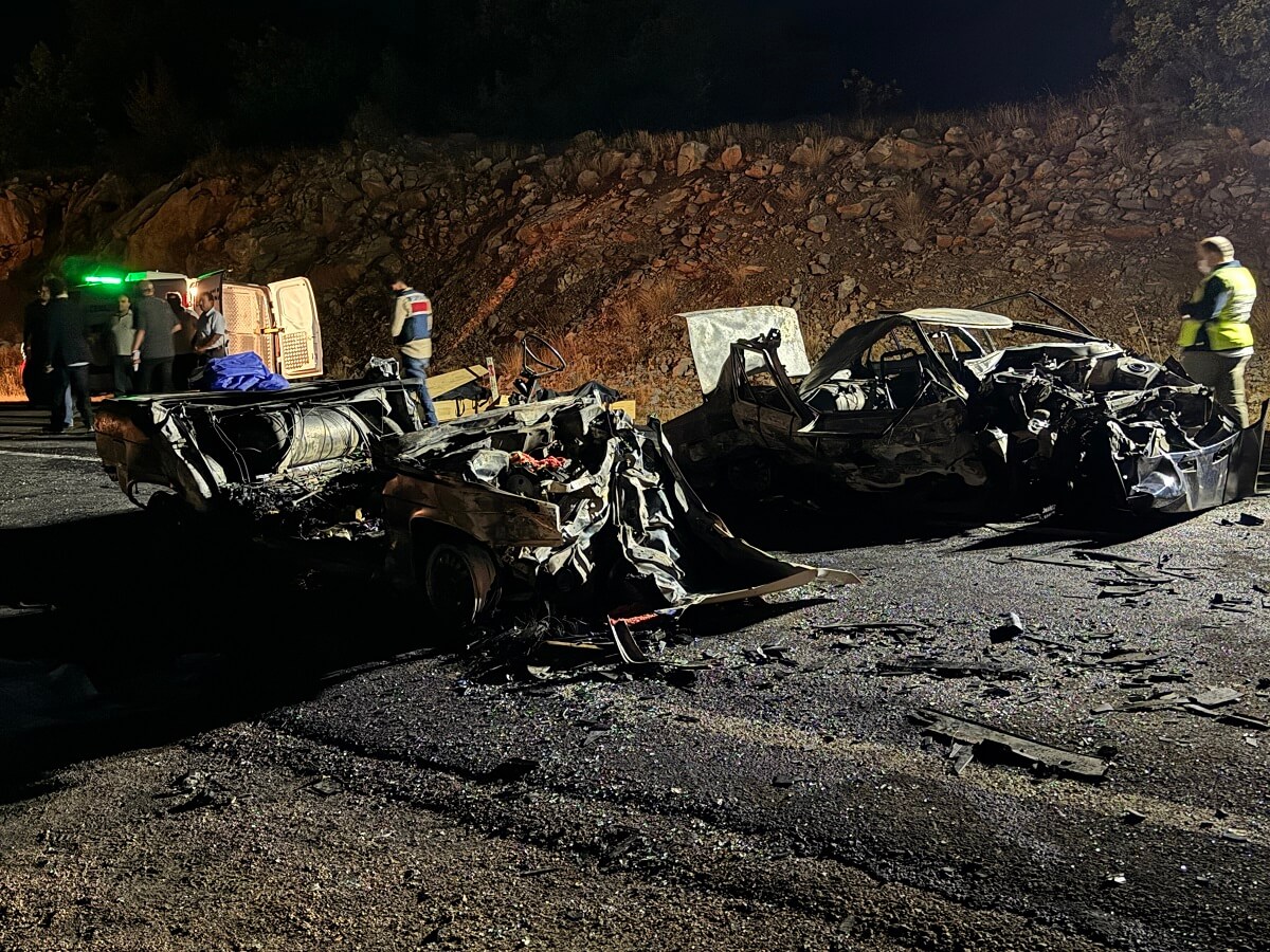 Kazada 3 kişi hayatını kaybetti, 5 kişi yaralandı (2)