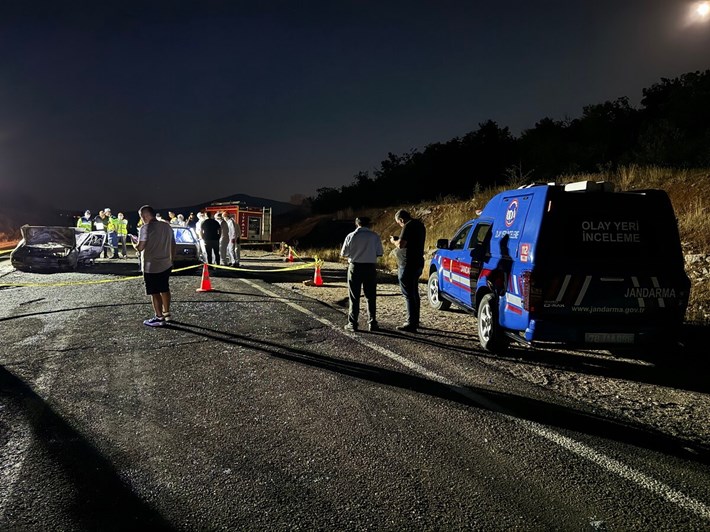 Kazada 3 kişi hayatını kaybetti, 5 kişi yaralandı (3)