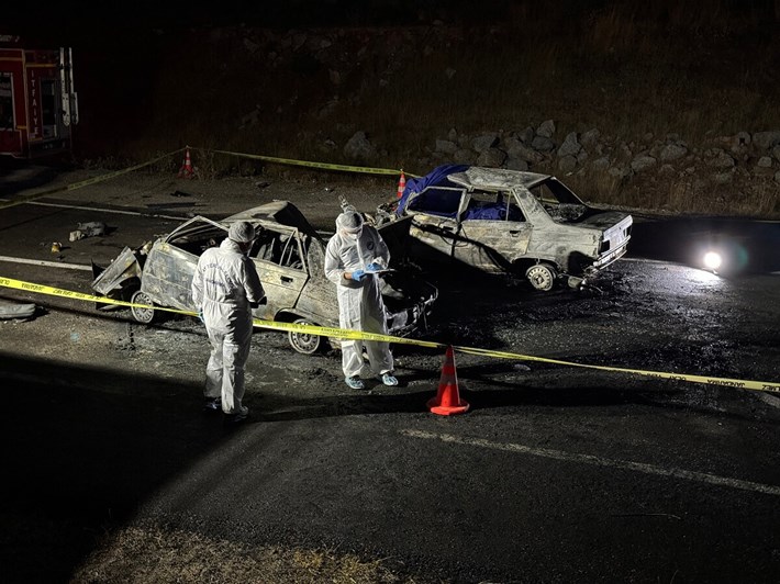 Kazada 3 kişi hayatını kaybetti, 5 kişi yaralandı (5)