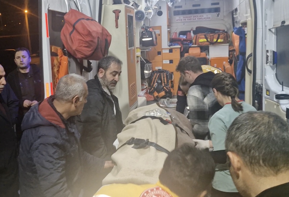 Kazada ağır yaralanan polis memuru, Çorum'a sevk edildi