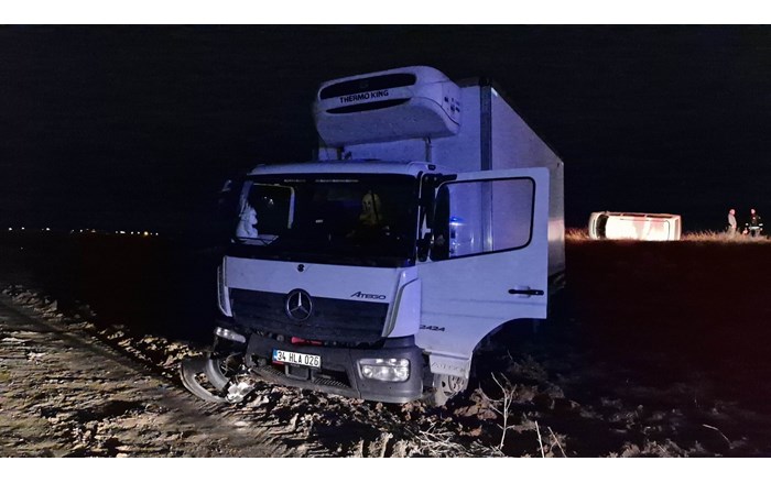 Kazaya müdahale eden trafik polisine kamyon çarptı (2)