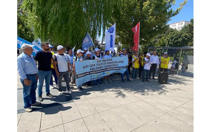 KESK Çorum Şubeler Platformu, iş bırakma eylemi sırasında Kadeş Barış Meydanı’nda kitlesel basın açıklaması yaptı (2)