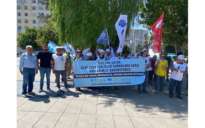 KESK Çorum Şubeler Platformu, iş bırakma eylemi sırasında Kadeş Barış Meydanı’nda kitlesel basın açıklaması yaptı (3)