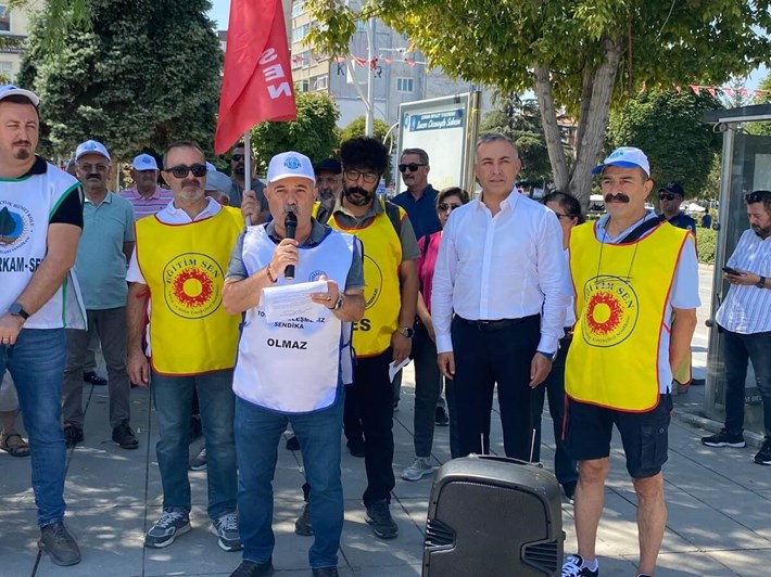 KESK üyelerinin iş bırakma eylemine Milletvekili Mehmet Tahtaız da destek verdi
