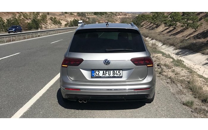 Kırıkkale – Çorum yolunda otomobil, kamyonet ve tankerin karıştığı zincirleme kazada 2 kişi yaralandı (4)