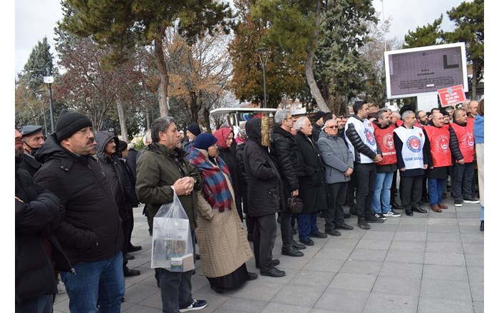 Kitlesel basın açıklamasına çok sayıda memur ve vatandaş destek verdi