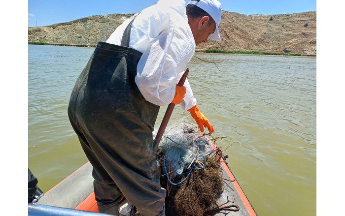 Koçhisar Barajı'nda yapılan denetimlerde hayalet ağlar toplandı (1)