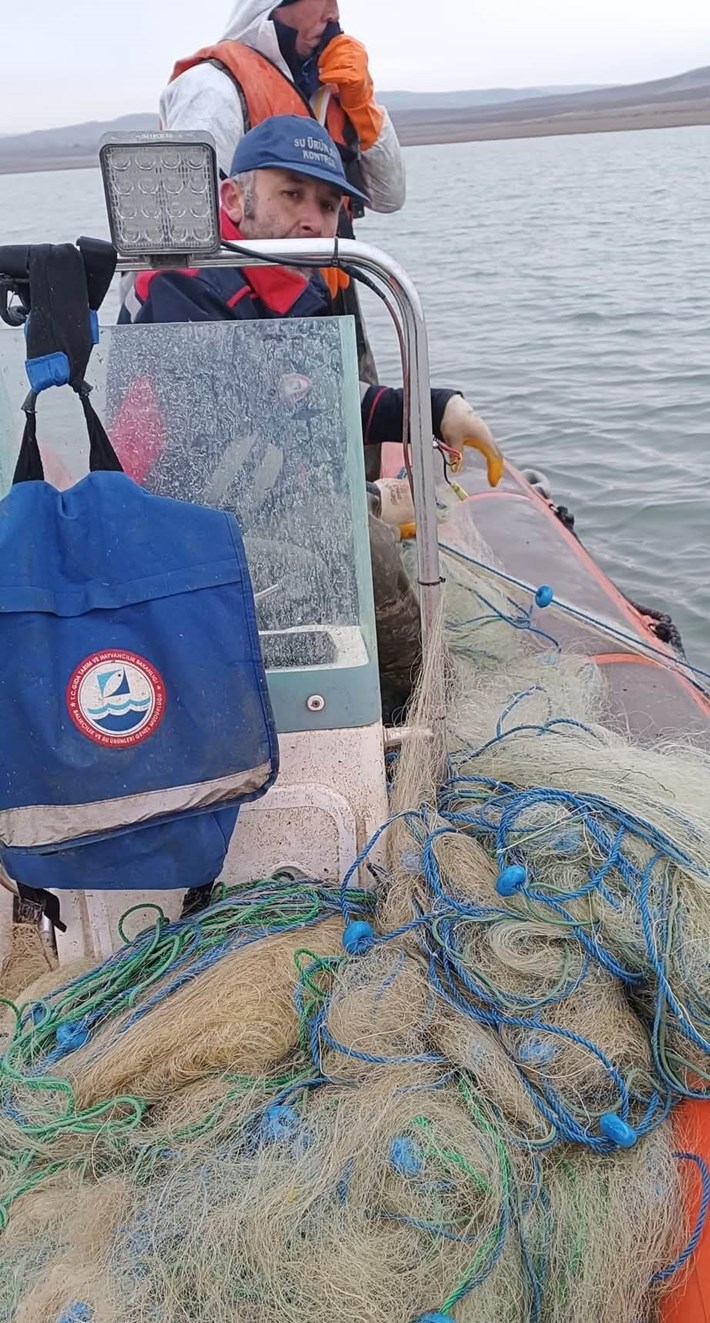 Koçhisar Barajı’nda 3 bin 800 metre uzunluğunda hayalet ağ çıkartıldı (2)