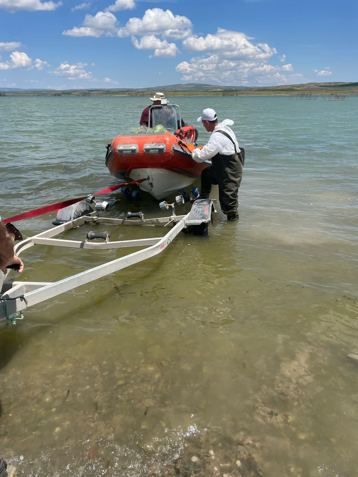 Koçhisar Barajı’ndan 2 bin 600 metre uzunluğunda ağ ele geçirildi (1)