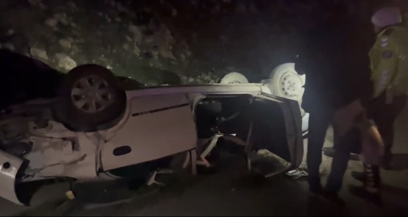 Kontrolden çıkan bir otomobilin takla attığı kazada sürücü ve eşi yaralandı (2)