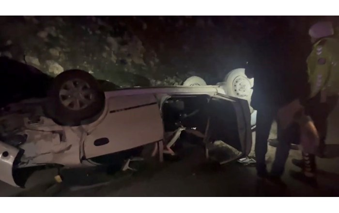 Kontrolden çıkan bir otomobilin takla attığı kazada sürücü ve eşi yaralandı (2)