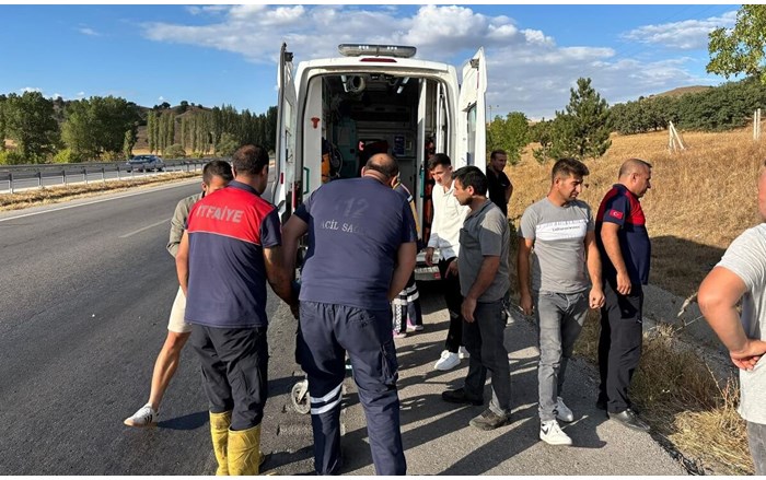 Kontrolden çıkan otomobilin takla atması sonucu meydana gelen trafik kazasında 2 kişi yaralandı (2)