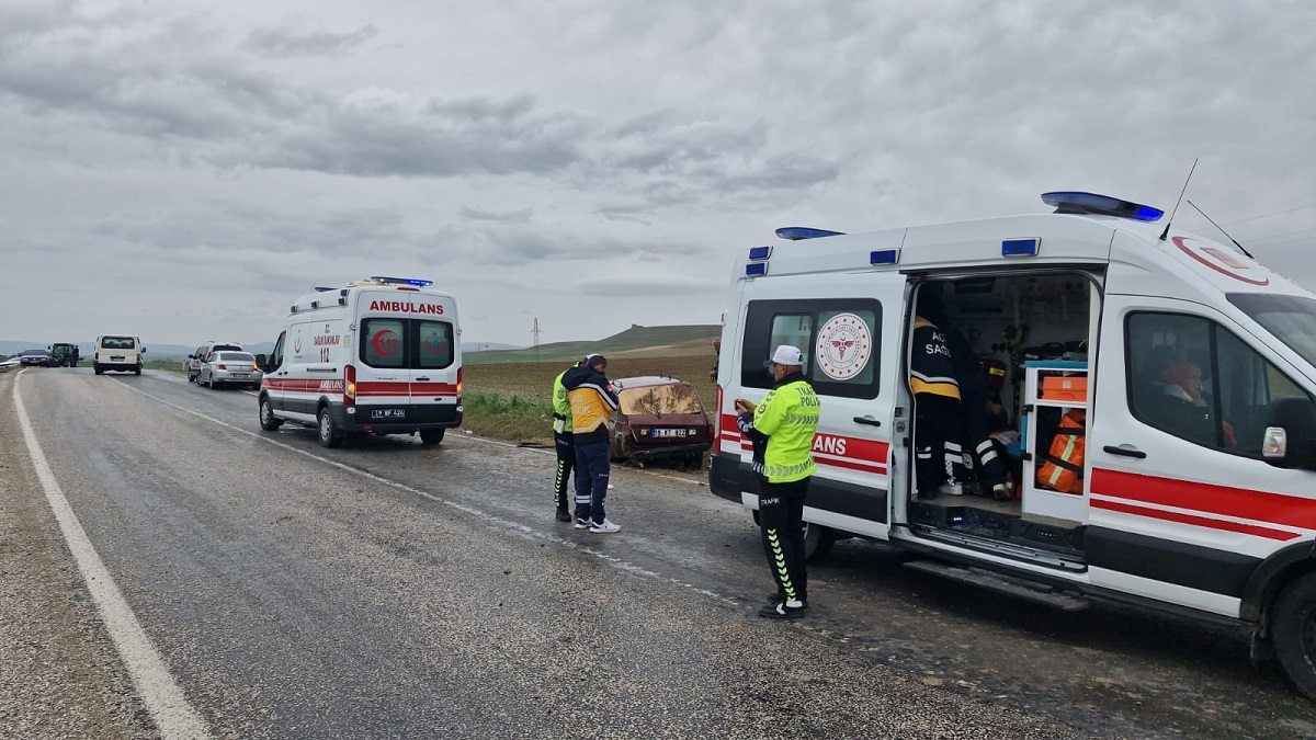 Kontrolden çıkan otomobilin takla attığı kazada 1’i çocuk 6 kişi yaralandı (1)