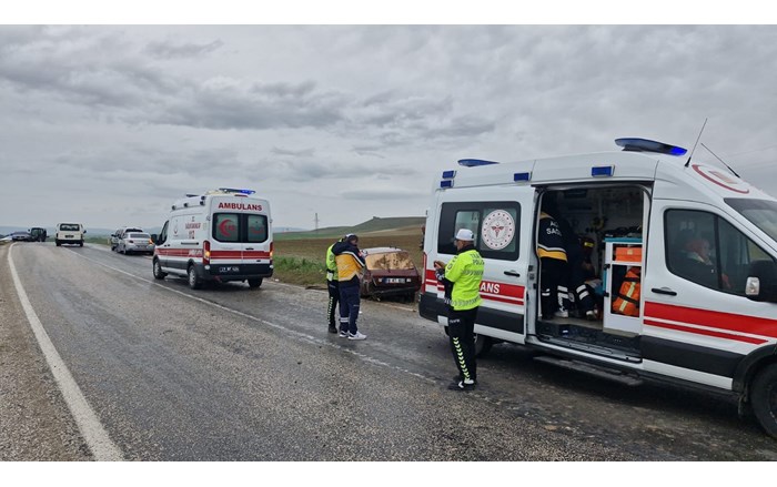 Kontrolden çıkan otomobilin takla attığı kazada 1’i çocuk 6 kişi yaralandı (1)