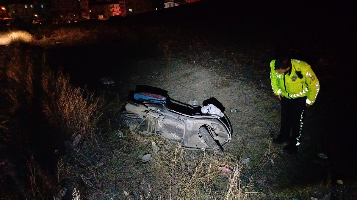 Kuryelik yapan genç, olay yerinde hayatını kaybetti