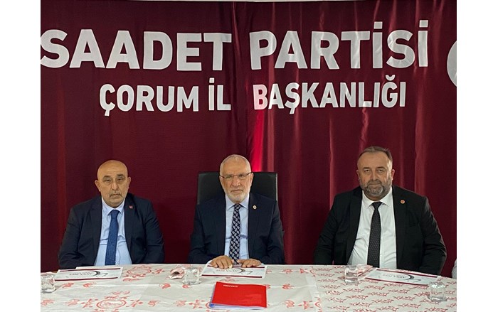 “Millet, Vekiliyle Buluşuyor” programı kapsamında Çorum’a gelen Samsun Milletvekili Mehmet Karaman, parti binasında teşkilat yöneticileri ve basın mensuplarıyla buluştu (1)