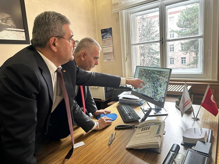 Milletvekili Ahlatcı, hızlı tren yolu çalışmalarının son durumu hakkında bilgi aldı (1)